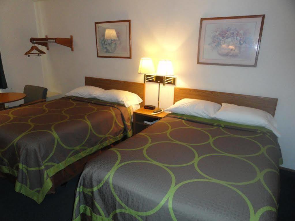 Super 8 By Wyndham Wayne Hotel Exterior foto